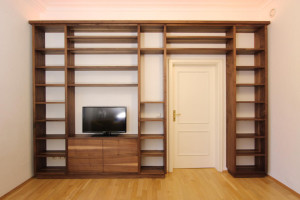 Massivholz-Regal aus der Möbeltischlerei Sinnesmagnet in Dresden