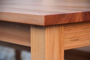 Massivholztisch Ulmen Holzmuster Rüster maßgefertigte Möbel vom Tischler in Dresden