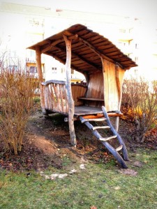 Kindergarten Möbel Tischlerei Sinnesmagnet Baumhaus Kinder Spielplatz Haus Robinie Dresden Nestschaukel