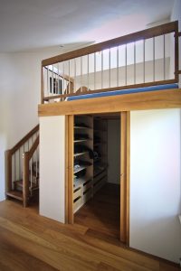 Begehbarer Kleiderschrank mit Hochbett Einbaumöbel Schrank nach Maß Tischlerei Dresden Schlafzimmer Möbel