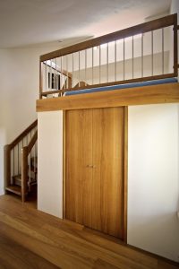 Begehbarer Kleiderschrank mit Hochbett Einbaumöbel Schrank nach Maß Tischlerei Dresden Schlafzimmer Möbel