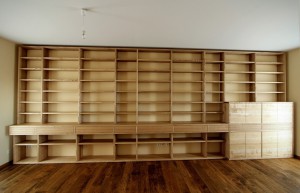 Bibliotheksregal Bibliotheksmöbel Massivholz Tischlerei Möbel Dresden Esche Schrankwand Büromöbel aus Holz