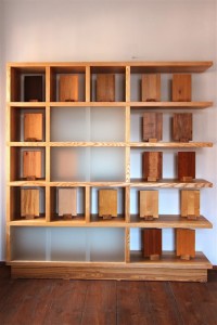 Raumteiler Massivholzmöbel Tischlerei Dresden Bücherregal Aktenregal Holzmustersammlung