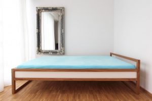 Design Bett Eiche Rahmen Weiß Massivholz Möbel Tischlerei Dresden Bett aus Holz nach Maß