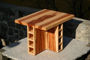 Designer Möbel Couchtisch Holzmuster Apfelbaum Tisch mit Zeitungsablage Wartezimmer Massivholz Tischlerei Dresden