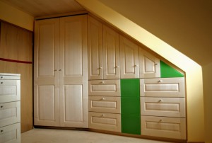 Einbauschrank unter Dachschräge Schlafzimmerschrank aus Holz Ahorn Massivholz Möbel Tischlerei Dresden Schrankwand Möbel Dresden Schrank aus Massivholz