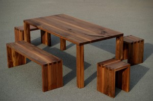 Möbel Dresden Sinnesmagnet Nussbaum Massivholztisch Sitz Bank Massivholz Hocker Tischlerei Holzbank Esszimmer