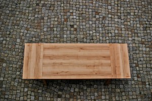 Maßgefertigter Massivholztisch individuell Möbel Tischlerei Dresden Holzmuster Kernbuche