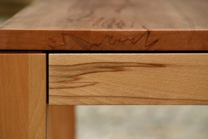 Individueller Esstisch Massivholz Möbel Tischlerei Dresden Holzmuster Kernbuche