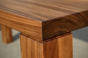 Design Esstisch modernes Design Massivholztisch Nussbaum Tischlerei Dresden