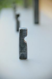 Garderobe aus Massivholz Schuhregal Eiche Tischlerei Dresden Garderobenhaken lakiertes Glas Rohstahl SM Möbel