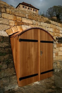 Weinberg Schuppen Weinanbau Dresden Gerätehaus Gartengestaltung