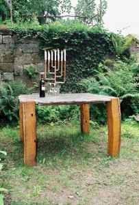 Holz und Stein Gartentisch Möbel Dresden Außenbereich Gartengestaltung Holz im Garten Robinie