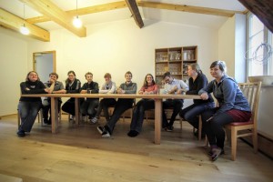 Großer Konferenztisch Massivholz Möbel Tischlerei Dresden Tisch für Pausenraum