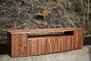 hifi-tv-moebel-media-lowboard-fuer-fernseher-massanfertigung-massivholz-moebel-tischlerei-dresden-schreinerei