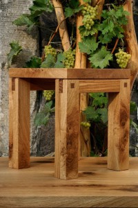 Möbel Dresden Massivholzmöbel nach Maß Couchtisch Hocker Massivholz Asteiche Weinkeller Sitzmöbel Dresden Tischlerei