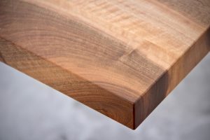 Holzmuster Nussbaum Massivholz Möbel Tischlerei Dresden individuelle Einzelanfertigung