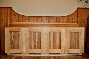 Kindergartenmöbel Massivholz Tischlerei Dresden Jahreszeitentisch Waldorf Sideboard