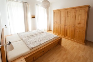 Kleiderschrank Massivholzmöbel Bio Bett Tischlerei Sinnesmagnet Dresden Schrankwand Kirsche Möbel vom Schreiner