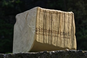 Lasergravur Geschenkidee Jubiläum Geburtstag Massivholz Schrift und Bild in Holz einbrennen lasern Tischlerei Dresden