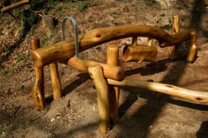 Lehrpfad grünes Klassenzimmer Massivholz Robinie Tischlerei Dresden Natur Erlebnis Pädagogik Spielplatzbau