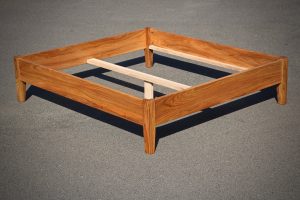 Massivholz Bett Tischlerei Dresden Sinnesmagnet Möbel nach Maß Holzmuster Rüster Ulme Ehebett Doppelbett