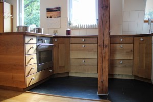 Einbauküche aus Holz von der Tischlerei Dresden Küchen