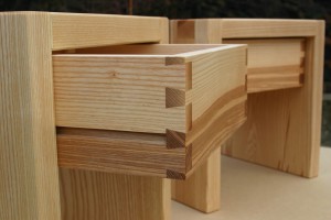 Nachttisch Beistelltisch Massivholz Möbel Dresden Schwalbenschwanz Esche Schlafzimmer Couchtisch