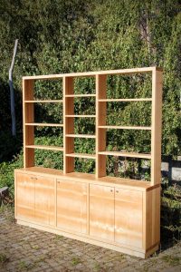 Bücher-Regal-Wand aus Massiv-Holz-Möbel aus Dresden Schreinerei Sinnesmagnet Möbel-Tischler