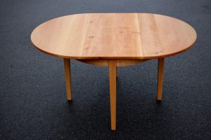 runder Tisch zum ausziehen Stühle aus Holz Tischlerei Dresden Esstisch zum ausziehen Schreinerei Möbel nach Maß