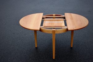 runder Tisch nach Maß Stühle aus Holz Tischlerei Dresden Esstisch zum ausziehen Schreinerei Sinnesmagnet