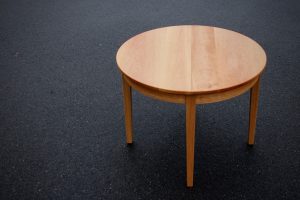 Runder Tisch Massivholz zum ausziehen Möbel aus Holz Tischlerei Dresden nach Maß gefertigter runder Tisch mit Verlängerung