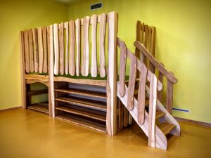 Schlafpodest für Kindergarten Spiel Hochebene Hochbett Dresden Massivholz Möbel Tischlerei Zwischenebene Stauraum