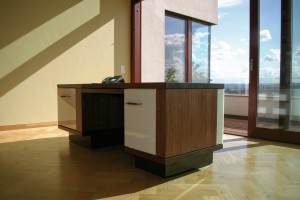 Schreibtisch Dresden Möbel Nussbaum Massivholztisch Praxismöbel Möbel Tischlerei Dresden Sinnesmagnet