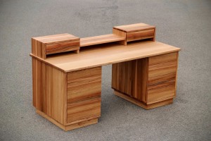 Sinnesmagnet individuelle Massivholzmöbel vom Tischler Dresden maßgefertigter Schreibtisch Massivholztisch Biomöbel