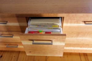 Ablageschrank Schreibtisch Tischlerei Dresden Kirschholz Praxismöbel Büro Einrichtung aus Holz