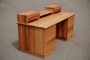 Biomöbel handgefertigt Schreibtisch maßgefertigt Praxismöbel Massivholz Tischlerei Dresden Möbel vom Schreiner Sinnesmagnet