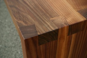 Schwalbenschwanzzinkung Massivholz Möbel Dresden gezinkte Eckverbindung