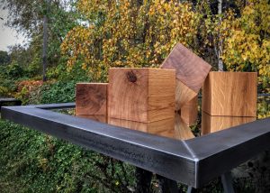 Spiegel Rohstahl Rahmen Ladeneinrichtung Schaufenster Deko Displayer kuben aus Eiche Würfel Massivholz Möbel Tischlerei Dresden