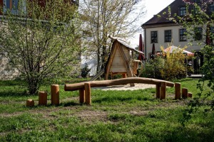 Balancierbalken Kindergarten Möbel Tischlerei Sinnesmagnet Baumhaus Kinder Spielplatz Haus Robinie Dresden Spielplatzbau