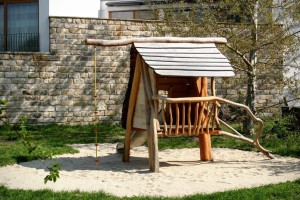 Kindergarten Möbel Tischlerei Sinnesmagnet Baumhaus Kinder Spielplatz Haus Robinie Dresden Edelstahl Rutsche