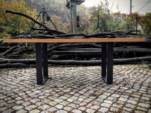 Massivholz Tisch aus Asteiche Wildeiche Rohstahl Tischbeine Möbel Tischlerei Dresden Schreinerei