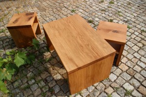 Esstisch aus Holz Tischlerei Sinnesmagnet individueller Möbelbau Dresden Massivholz Couchtisch und Hocker Nachttisch