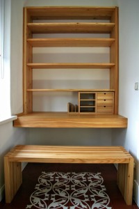 Sinnesmagnet Nischenmöbel Officemöbel Maßgefertigter Schreibtisch Massivholztisch Holzmuster Lärche Tischlerei Dresden