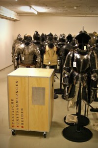 Transportkiste Kunst Ausstellung Event Rollcontainer Holz Werkstatt Dresden