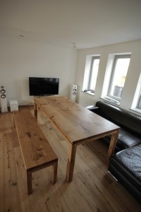 individueller Massivholztisch mit Bank maßgefertigt Möbel Tischlerei Dresden