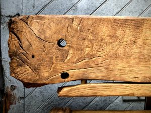 Eichebalken Möbel aus Altholz