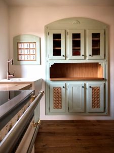 Massivholz-Küche im Landhaus-Stil aus der Tischlerei Dresden