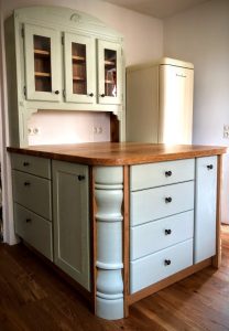 Landhaus-Küche Vintage: Küchen aus Massivholz in Dresden