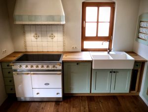 Küche im Landhausstil aus Massivholz aus der Tischlerei Dresden